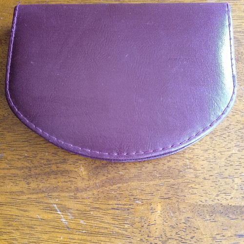 Leather grooming case with 18 manicure and makeup tools new