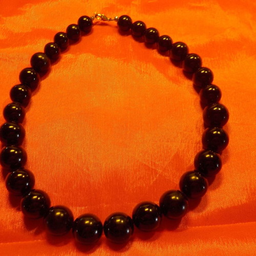 Necklace with black beads 39 cm length with metal clasp