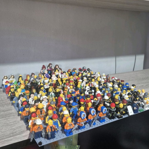 LEGO Minifigures Mega Collection new, over 150 figures in one set