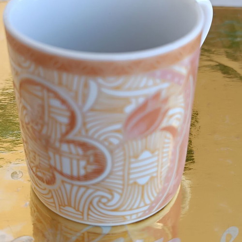 Porcelain cup set new with 6 saucers in pink and orange shades