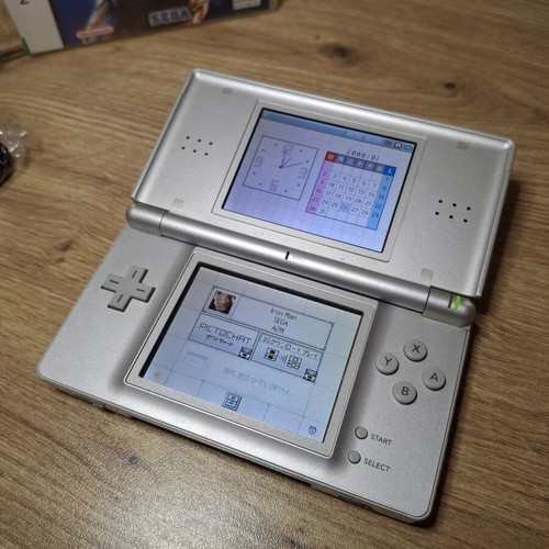 Nintendo DS Lite Silver like new with USB charging cable and game
