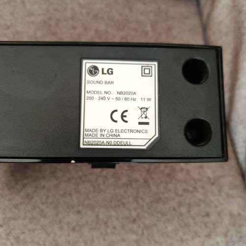 LG Soundbar new with remote and mounts