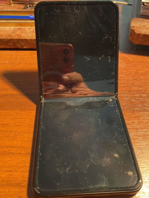 Samsung Galaxy Z Flip 3 5G smartphone like new, 256GB, 8GB RAM
