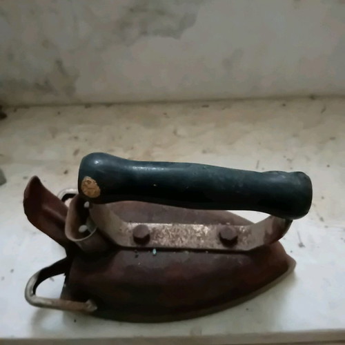 Electric irons used, pack of 3 vintage