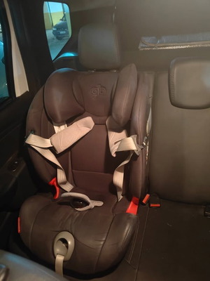 Παιδικό καθισματάκι ISOFIX σαν καινούργιο με ζώνες ασφαλείας