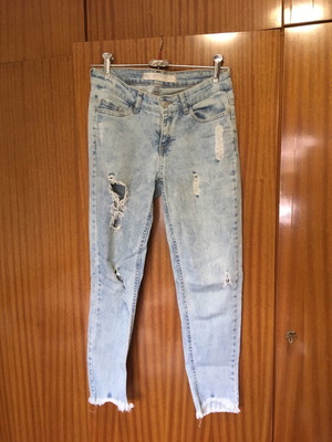 Jeans women's light color with rips like new, size 24/34