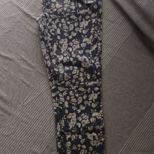 Blue floral denim pants H&M like new, size Medium