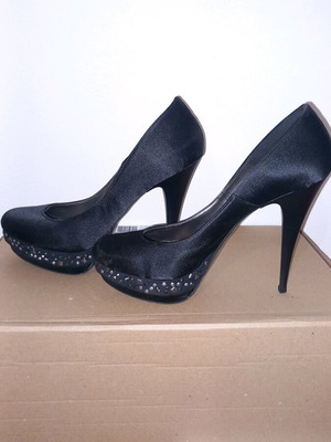 Black satin pumps like new with high heels size 38