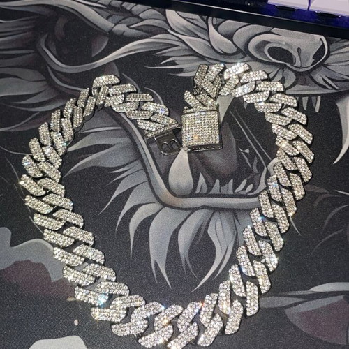Moissanite Cuban Chain Diamond Jools like new, silver color