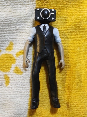 Skibidi Toilet Cameraman collectible figure like new 10cm