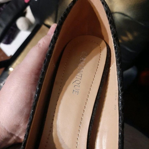 Black high heel shoes like new, size 39, crocodile pattern
