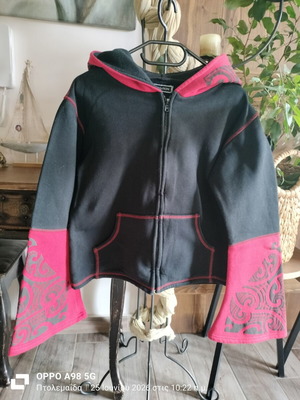 Hooded sweatshirt jacket used, unique black with red details