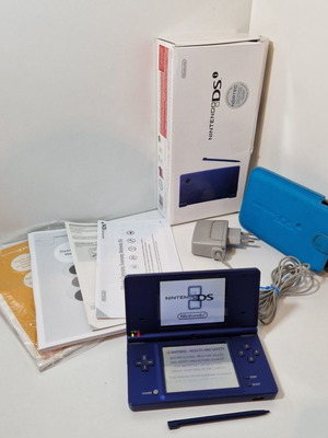 Nintendo Dsi μεταχειρισμένο με κουτί, manuals, φορτιστή, πενάκι και θήκη