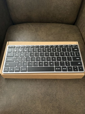 Satechi Slim X1 Bluetooth wireless keyboard