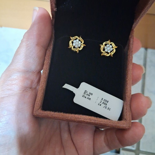 14K Yellow Gold Earrings with 14 Natural Diamonds, New