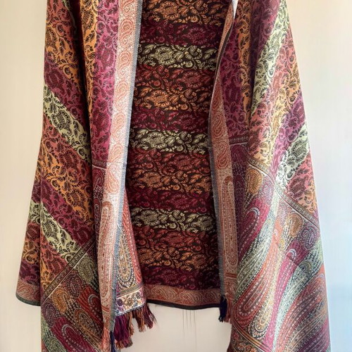 Pashmina 100% cashmere like new with traditional lachouri pattern
