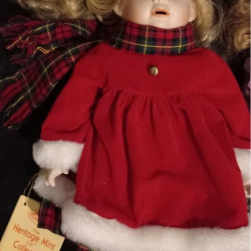 Porcelain dolls pack of 5, 3 Heritage Mint collection, like new