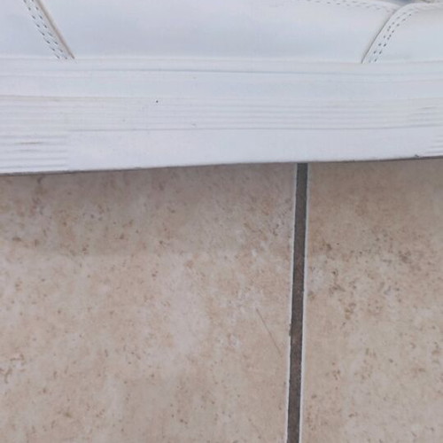 Sneakers size 40 like new, white with high sole and scratches