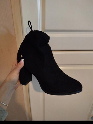 Velvet black ankle boots size 40 used