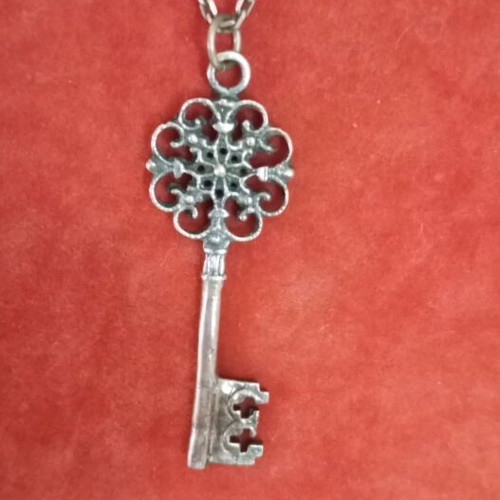 Silver necklace 925 vintage like new with 5.5cm pendant