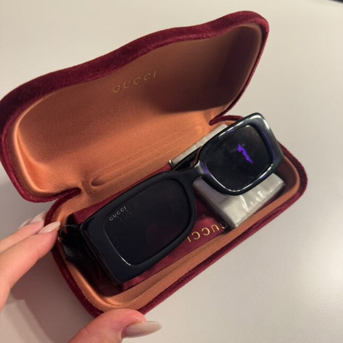 Gucci sunglasses black like new with case and satin dust bag