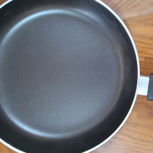 Fest Magic Frying Pan 26cm and SilverCrest Kitchen Scale with Nonstick Baking Tray gift