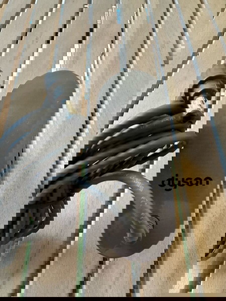 Dyson φορτιστής