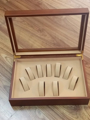 Wooden watch box for 10 watches like new