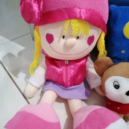 Stuffed toys like new, set of 5 with pillows and figures