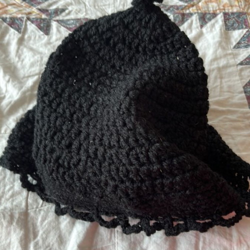 Knitted hat for women like new, black, size L
