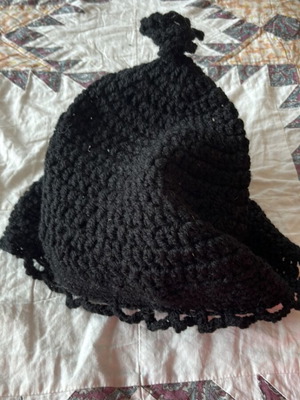 Knitted hat for women like new, black, size L