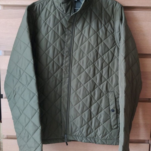 Men's jacket in olive color medium like new with diamond pattern and light lining