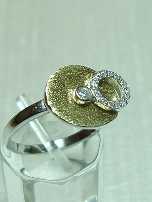 Fashion επιχρυσωμένο νεανικό δαχτυλίδι σε ασήμι .925 με white crystals καινούργιο