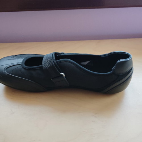 Black sports shoes size 40