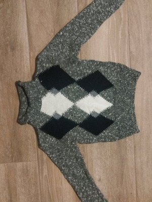 Gray turtleneck sweater knitted like new with white and black diamonds