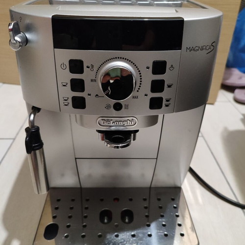 Delonghi Magnifica S coffee maker like new with French press gift