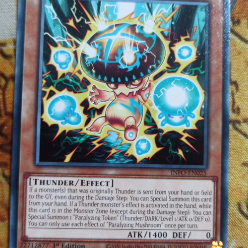 Paralyzing Mushroom Effect Monster Yu-Gi-Oh! card like new