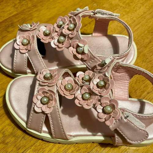 Sandals used size 26