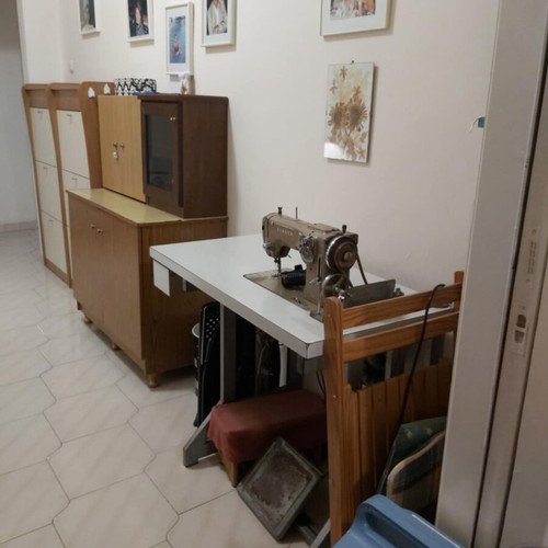 Singer sewing machine used with table in perfect condition