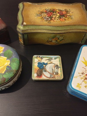 Metal Boxes Set of 5 used, 60s 70s designs