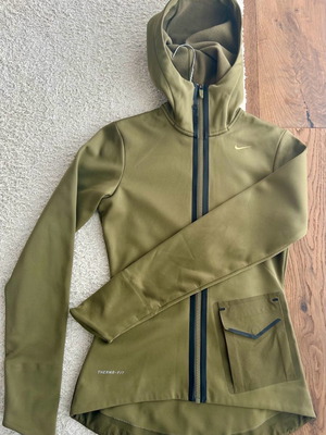 Nike thermal sports jacket used, size S, khaki color, slight wear