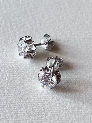 White gold k14 earrings new with zircon