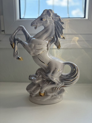 Porcelain decorative horse like new