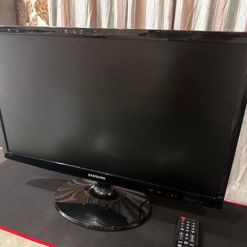 Samsung T24C300EW 24" LED Monitor TV Full HD used, black