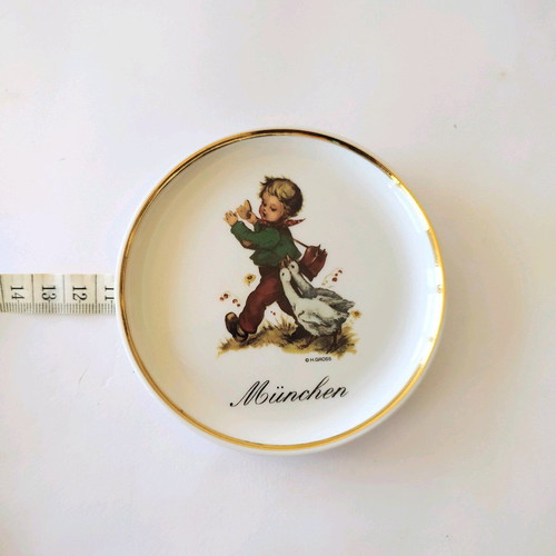 Munchen porcelain small plates like new, collectible