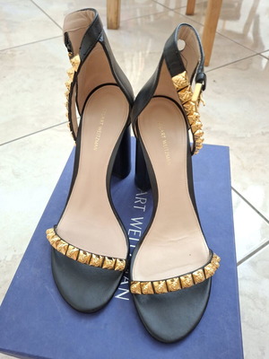 Stuart Weitzman Rosemarie black leather sandals like new with gold studs