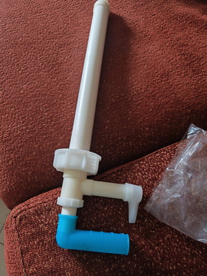 Oil pump new, very large with wide spout