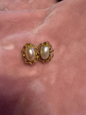 Vintage Atelier gold earrings with pearl like new