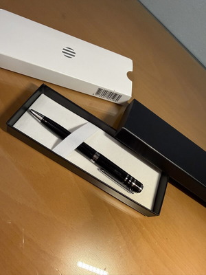 Black pen with twist mechanism new in gift box