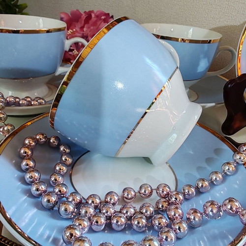 Doulton Bruce Oldfield 2004 porcelain tea cup set with gold trim, 4 pcs
